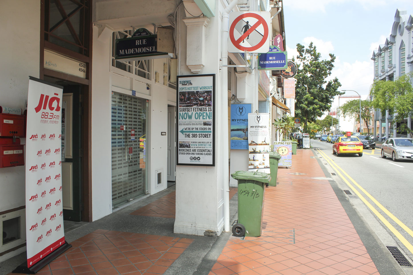 surfset fitness entrance along joo chiat road at katong with 883 Jia FM banner and My Fitness in background